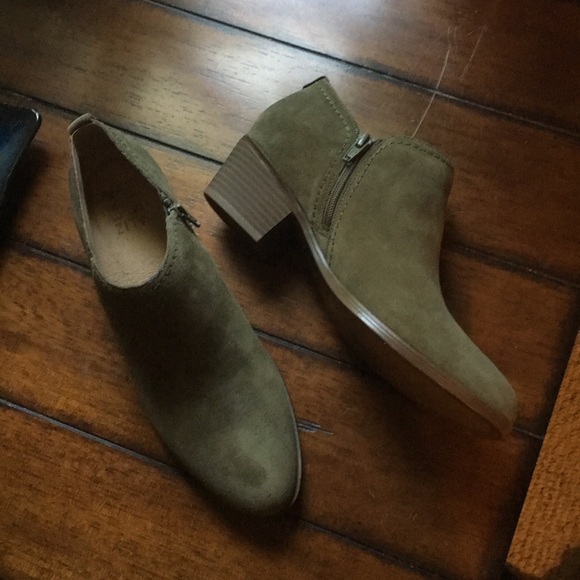 NWOT Naturalizer Zarie Boot - Picture 2 of 4